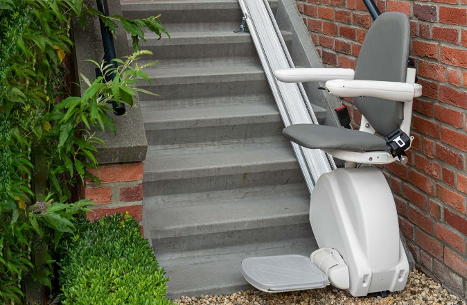 Otolift line is zeer geschikt als traplift voor buiten.