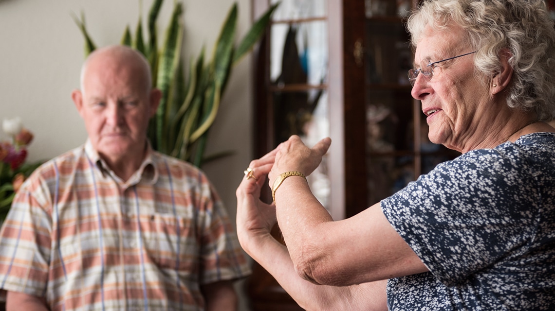 Mevrouw Koot gebruikt de traplift alleen als ze moe is