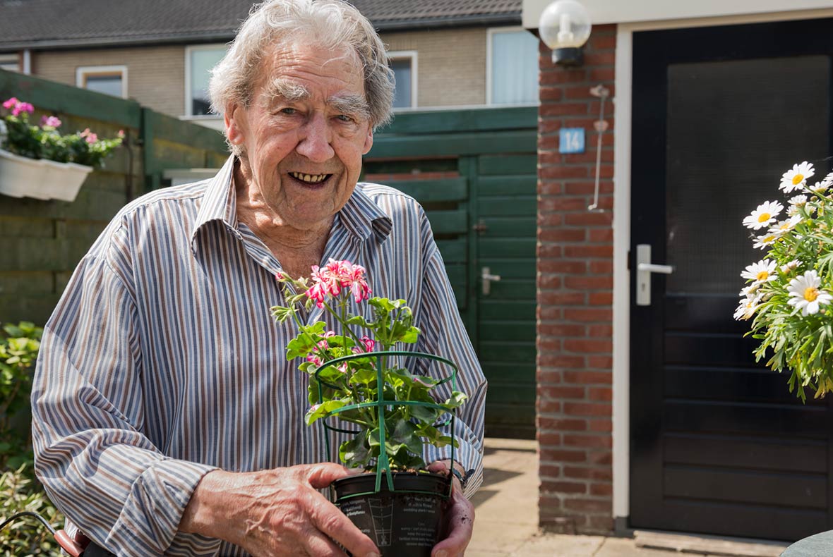 Meneer van Luyk in de tuin 